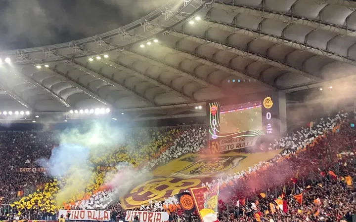 Aficionados de la Roma en las gradas del estadio Olímpico. Fotografía de archivo.