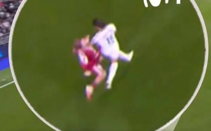Captura de la jugada del Real Madrid-Sevilla analizada en la cobertura televisiva.