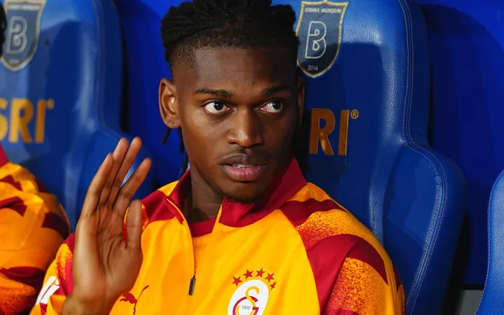 Un futbolista del Galatasaray en la banca. Imagen de archivo.