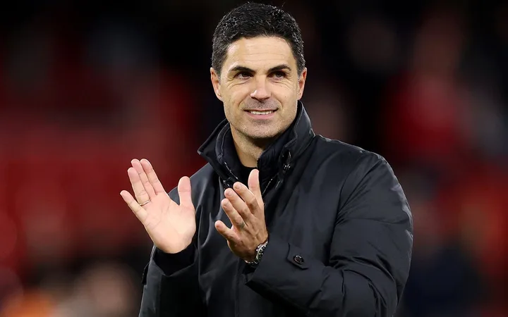 Mikel Arteta aplaude durante un partido del Arsenal. Imagen de archivo.