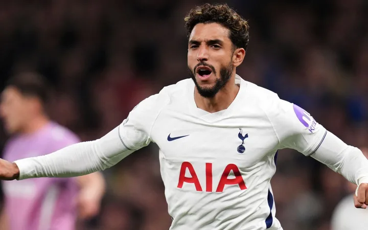 Omar Marmoush celebra un gol con el Tottenham.