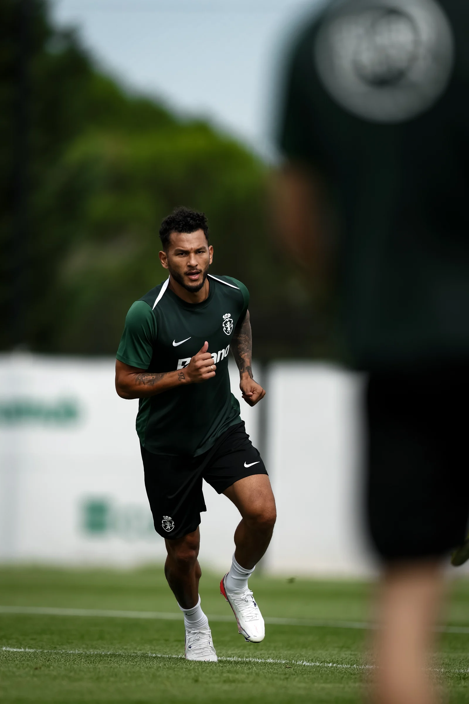 Un futbolista del Sporting CP durante la preparación del equipo.