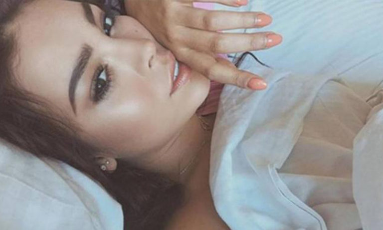 Danna Paola comparte atrevida fotografía en la playa y rompe el internet