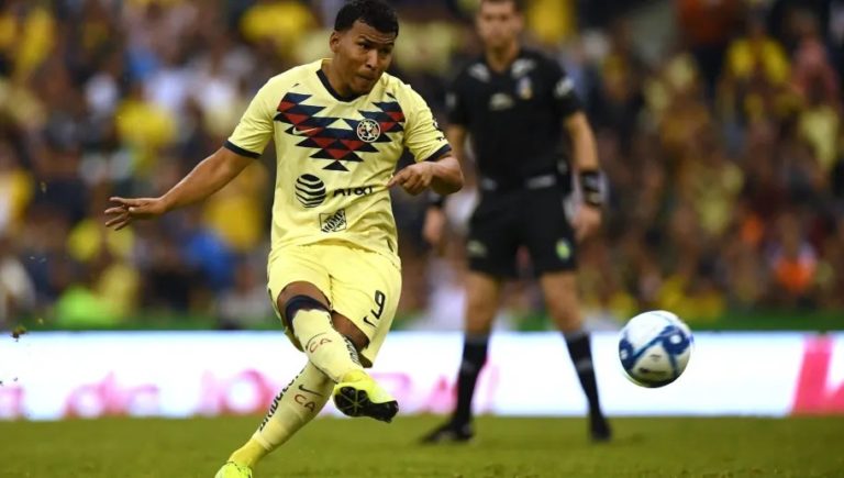 Roger Martínez estalla en redes sociales tras las criticas por fallar su penal