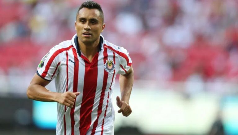 Edwin Hernández se lanza contra la directiva de Chivas y se rinde ante Jorge Vergara