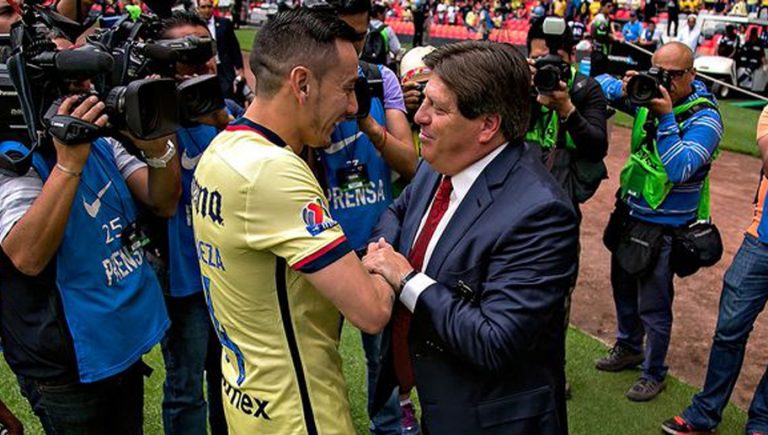 Miguel Herrera rompe el silencio sobre el posible regreso de Sambueza