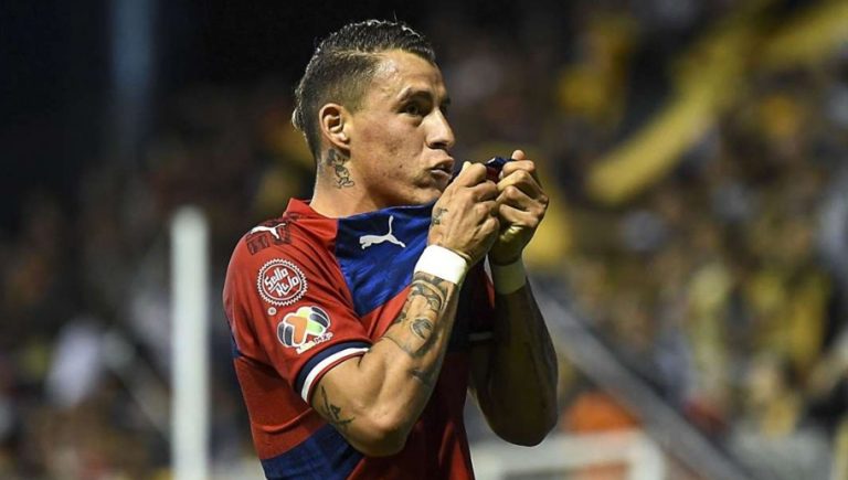 Cristián Calderón responde a los rumores de su salida de Chivas