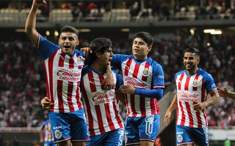 Oficial: Jugador de Chivas positivo por Covid