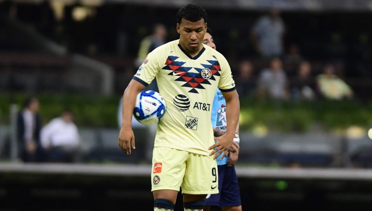 El intercambio con Pachuca que pondría a Roger Martínez fuera del América