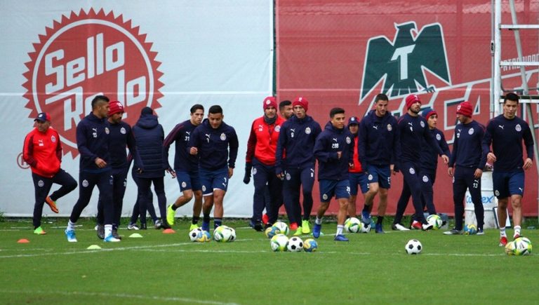 Chivas pone a dos elementos en cuarentena para descartar coronavirus