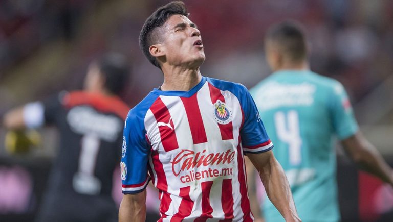 Uriel Antuna revela el principal problema que tiene en Chivas