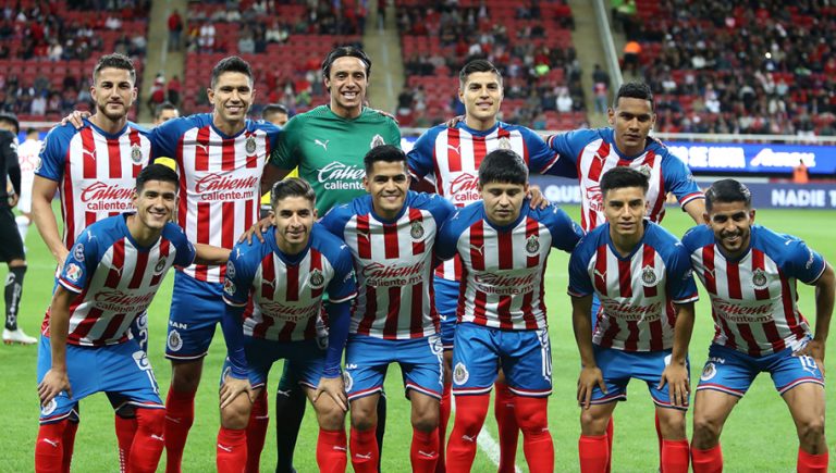 La reacción del plantel de Chivas al saber que retendrían su salario