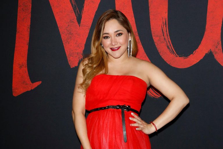 Por primera vez, Sherlyn presume su figura post parto a días de dar a luz