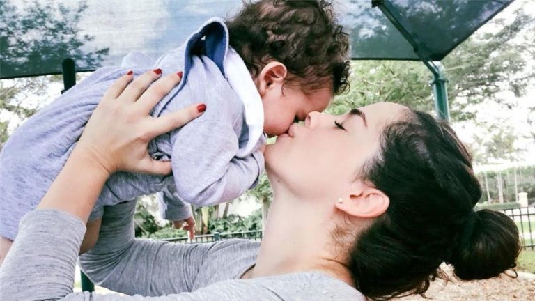 Danna García sufre accidente con su hijo