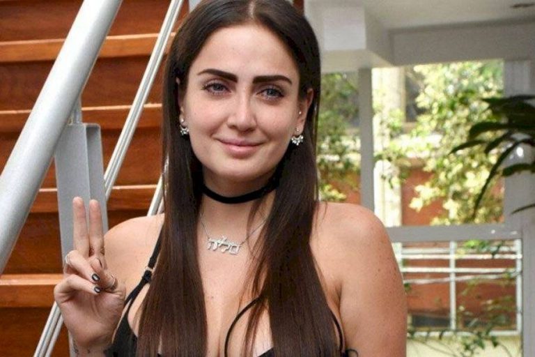 Celia Lora causa impacto en redes por el verdadero aspecto de sus cejas