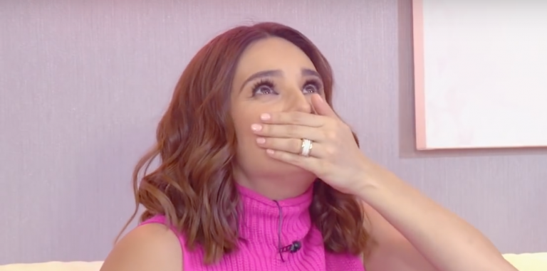 VIDEO: Tania Rincón vomita en plena transmisión