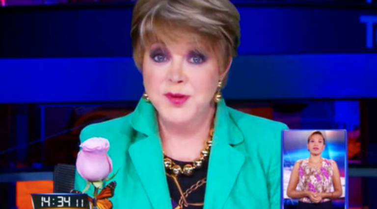 VIDEO: ¡Otra vez! Lolita Ayala vuelve a sacar su “gallo” en pleno programa en vivo