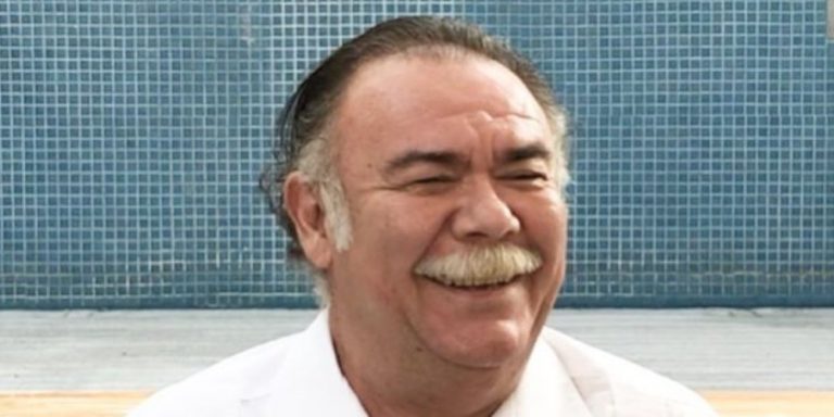 VIDEO: Captan al actor Jesús Ochoa limpiando parabrisas en un crucero de la CDMX