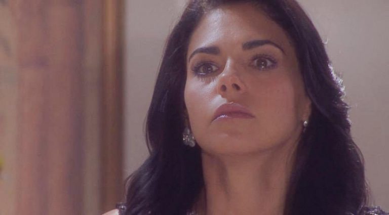 Ex académica le roba protagónico a Livia Brito