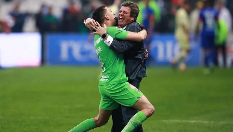Agustín Marchesín defiende a Miguel Herrera y le envía emotivo mensaje.