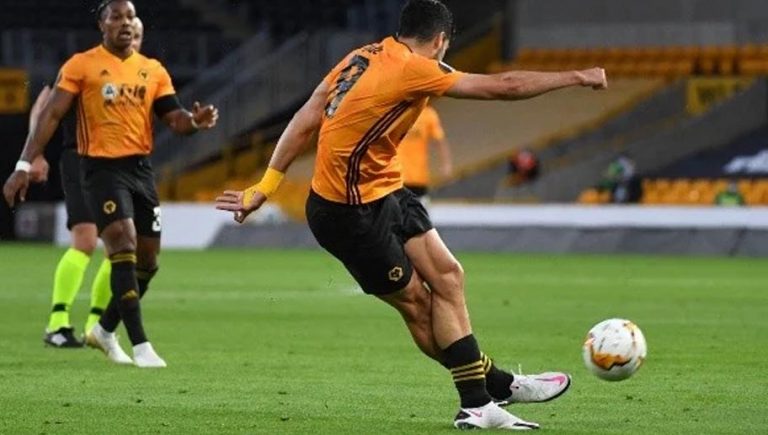 Vídeo: La espectacular jugada de Raúl Jiménez con los Wolves que pasó desapercibida