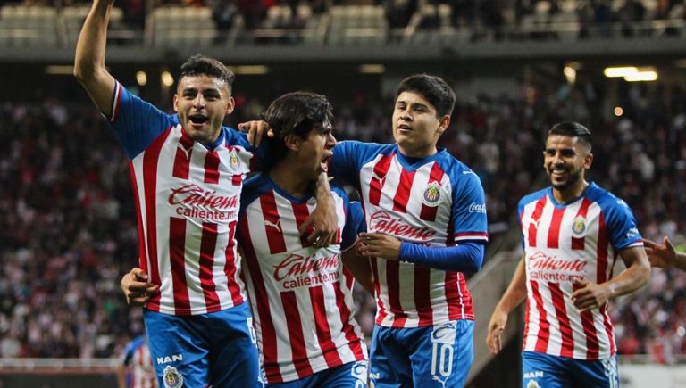 La delantera de miedo que promete Vucetich en Chivas