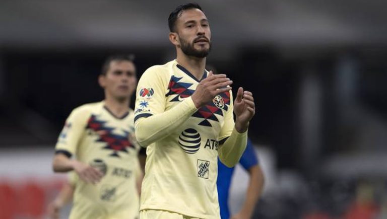 América pide que feliciten a Aguilera por su cumpleaños y la afición lo llena de insultos y pide su salida