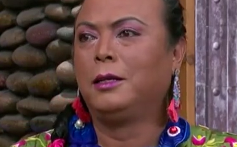VIDEO: “Lady Tacos de Canasta” rompe en llanto en VLA tras incidente con policías de la CDMX