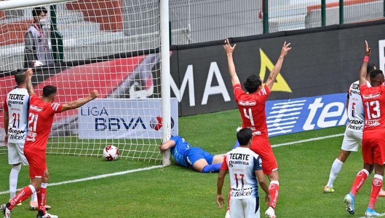 Aficionados de Chivas destrozan a Toño Rodríguez en redes sociales