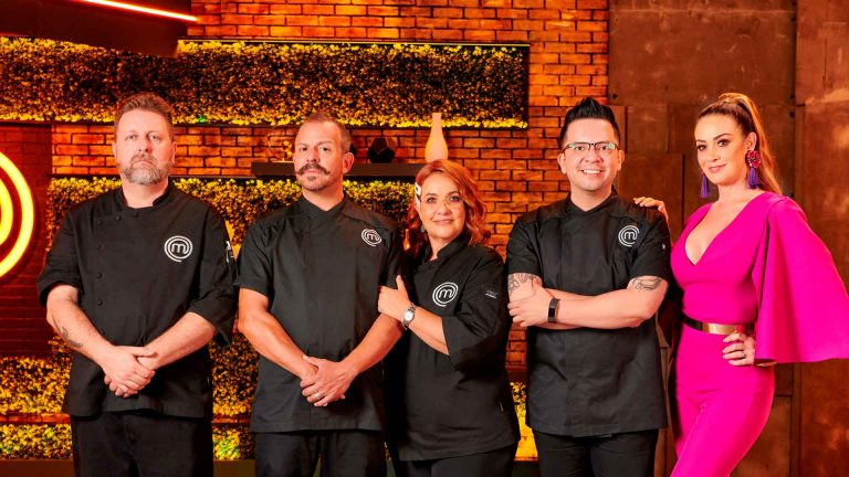 TV Azteca confirma a dos famosos participantes para MasterChef