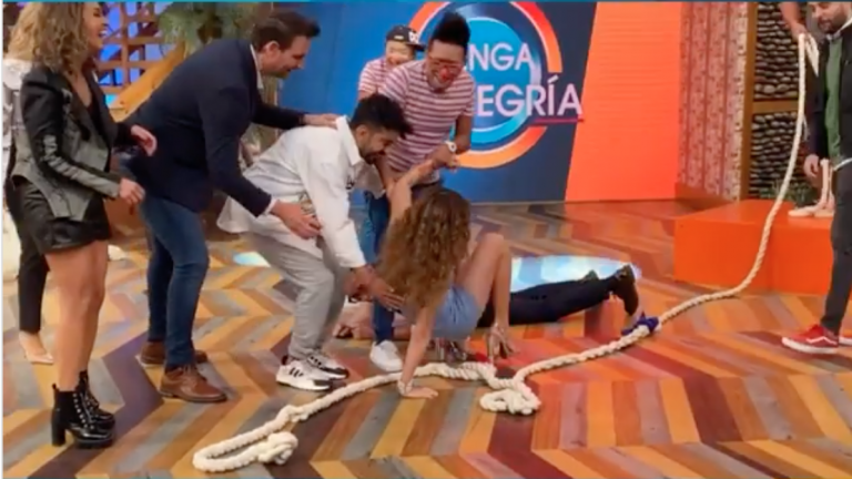 VIDEO: Cynthia Rodríguez sufre aparatosa caída en plena transmisión de VLA