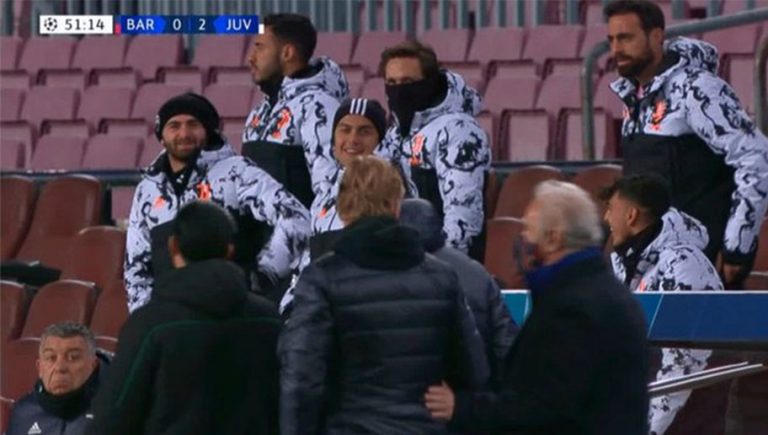 Video: Dybala se burla de Koeman en plena goleada de la Juventus al Barcelona