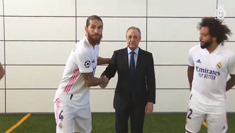 Video: frío saludo entre Ramos y Florentino Pérez durante la fotografía oficial del Real Madrid