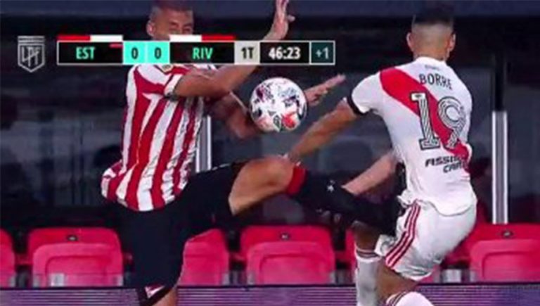 Video: “Es dividida, toco la pelota”, Fernando Tobio no entiende su expulsión ante River Plate