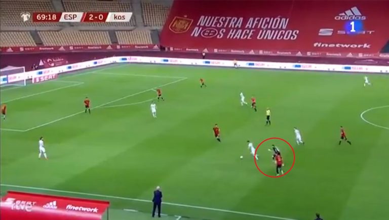 Video: ¿A dónde fue el portero? Golazo de media cancha de Kosovo tras grosero error en la salida de España