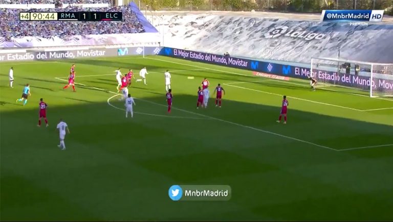 Video: ¡Hay Liga! Golazo impresionante de Benzema en el último minuto ante el Elche