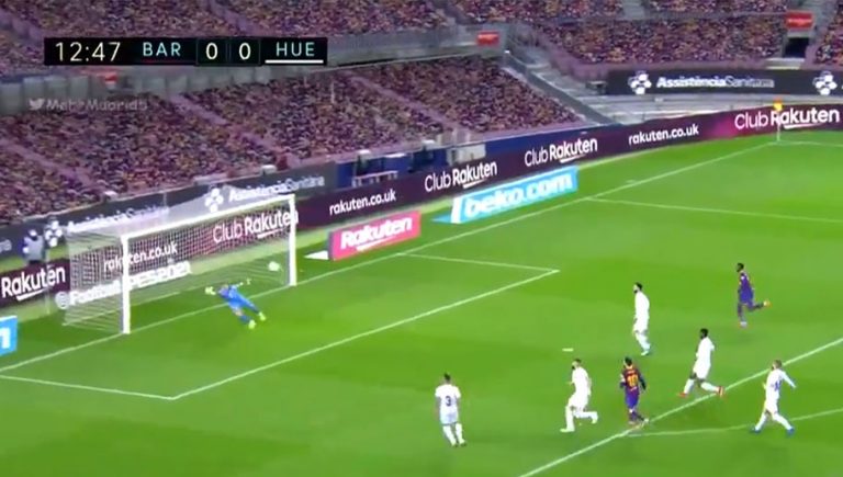 Video: ¡Desde fuera del área y campanita! Messi celebra récord de Xavi con golazazo