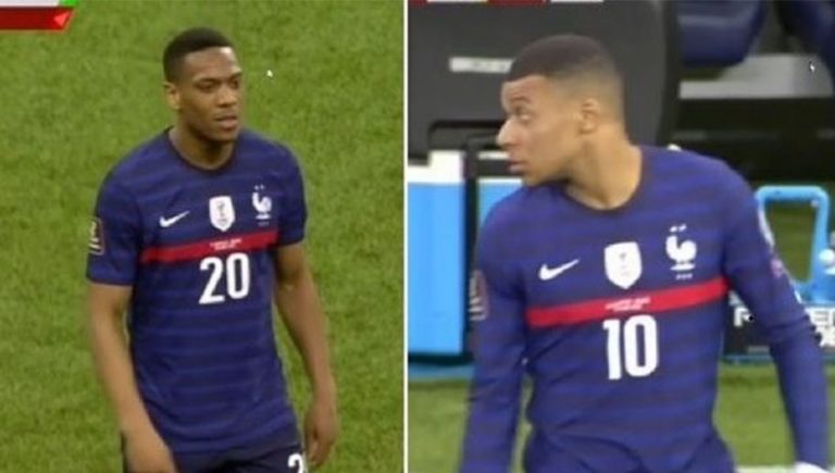 Video: Furiosa reacción de Mbappé a Martial luego de que no quiso saludarlo en el cambio