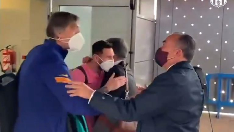 Video: Caluroso abrazo entre Messi y Joan Laporta previo al viaje del FC Barcelona a Paris