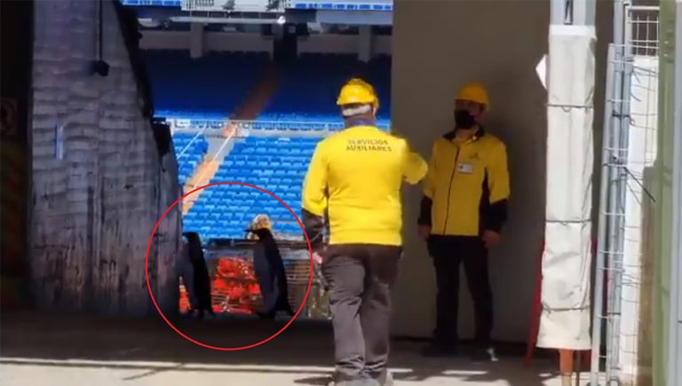 Video: Las redes sociales se vuelven locas con la aparición de dos pingüinos en la remodelación del Santiago Bernabéu