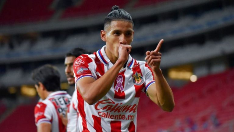 Chivas y Olimpiacos llegan a un acuerdo por Uriel Antuna