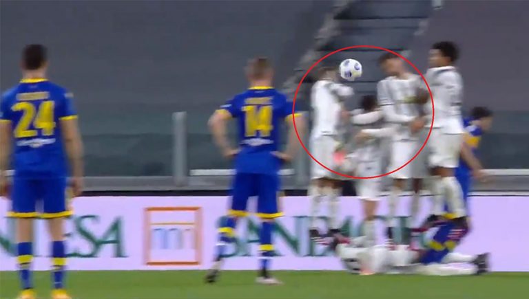 Video: ¡Otra vez tú! Cristiano Ronaldo se agacha en la barrera y permite golazo del Parma