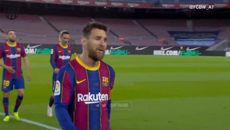 Video: Lionel Messi explota contra el árbitro al medio tiempo “¡Tiene unas ganas de sacarme una tarjeta, es increíble!”