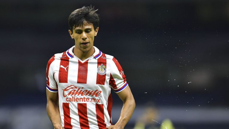 Chivas se despide de José Juan Macías y la afición del Rebaño estalla