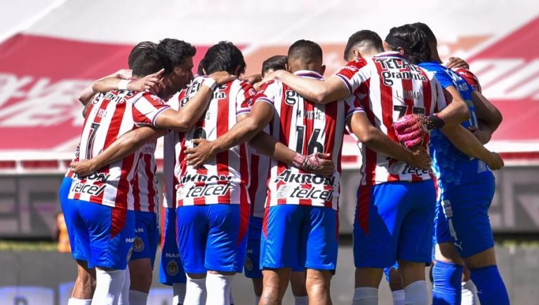 Oficial: Chivas presenta la lista de 13 futbolistas transferibles para el próximo torneo