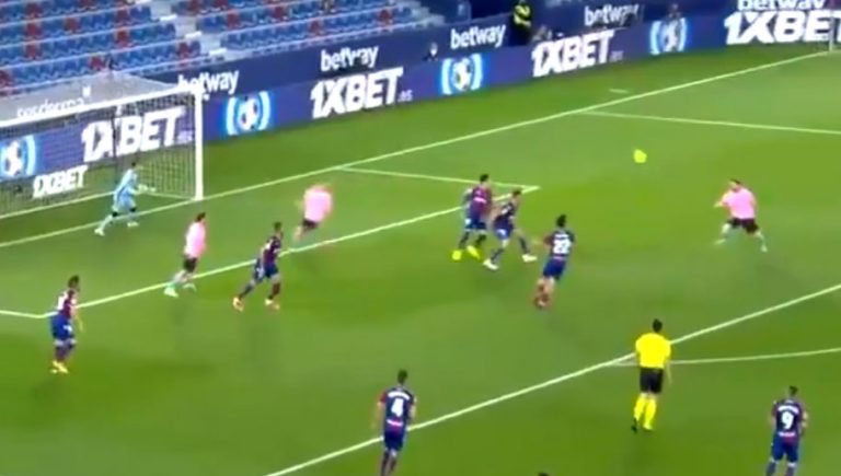 Video: ¡Apareció el de siempre! Golazo de tijera de Messi ante el Levante