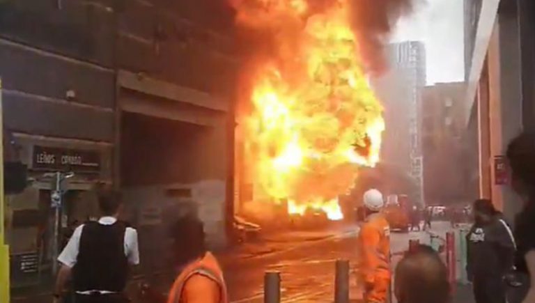 VIDEO: Captan el momento en que se genera incendio en una estación del metro de Londres