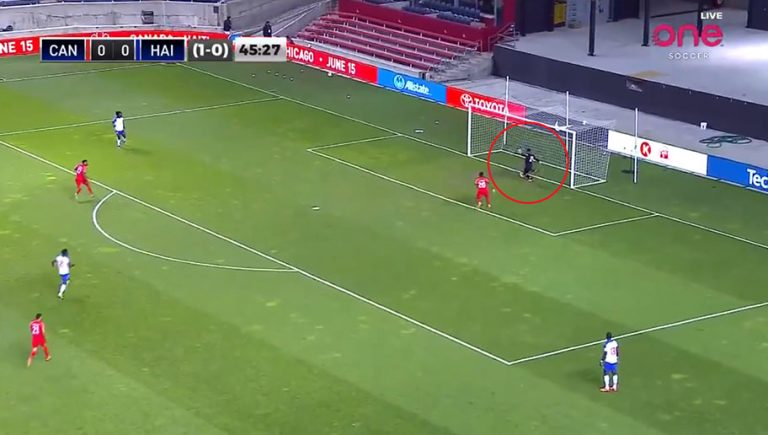 Video: ¡Sólo pasa en CONCACAF! Patético autogol del portero de Haití mete a Canadá al Octagonal