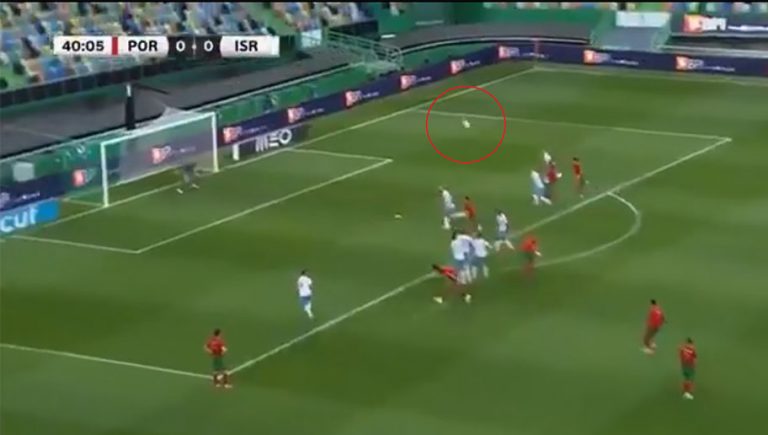 Video: El tiro libre de Cristiano con Portugal que ha provocado fuertes burlas entre sus detractores