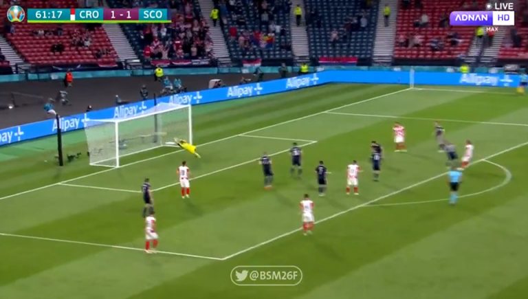 Video: ¡Tres dedos y desde fuera del área! El golazo de Luka Modric que envía a Croacia a los octavos de final